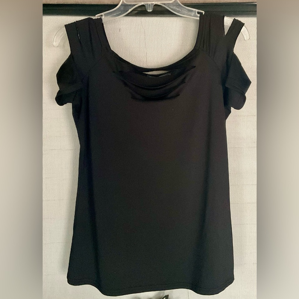 Cut-out detail top
